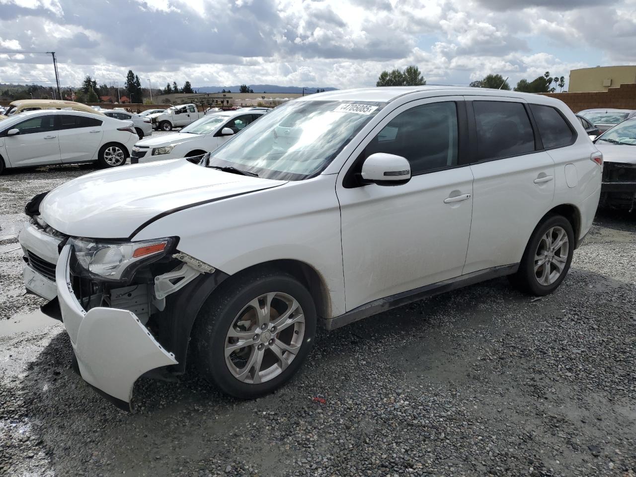 2014 Mitsubishi Outlander - Image 1