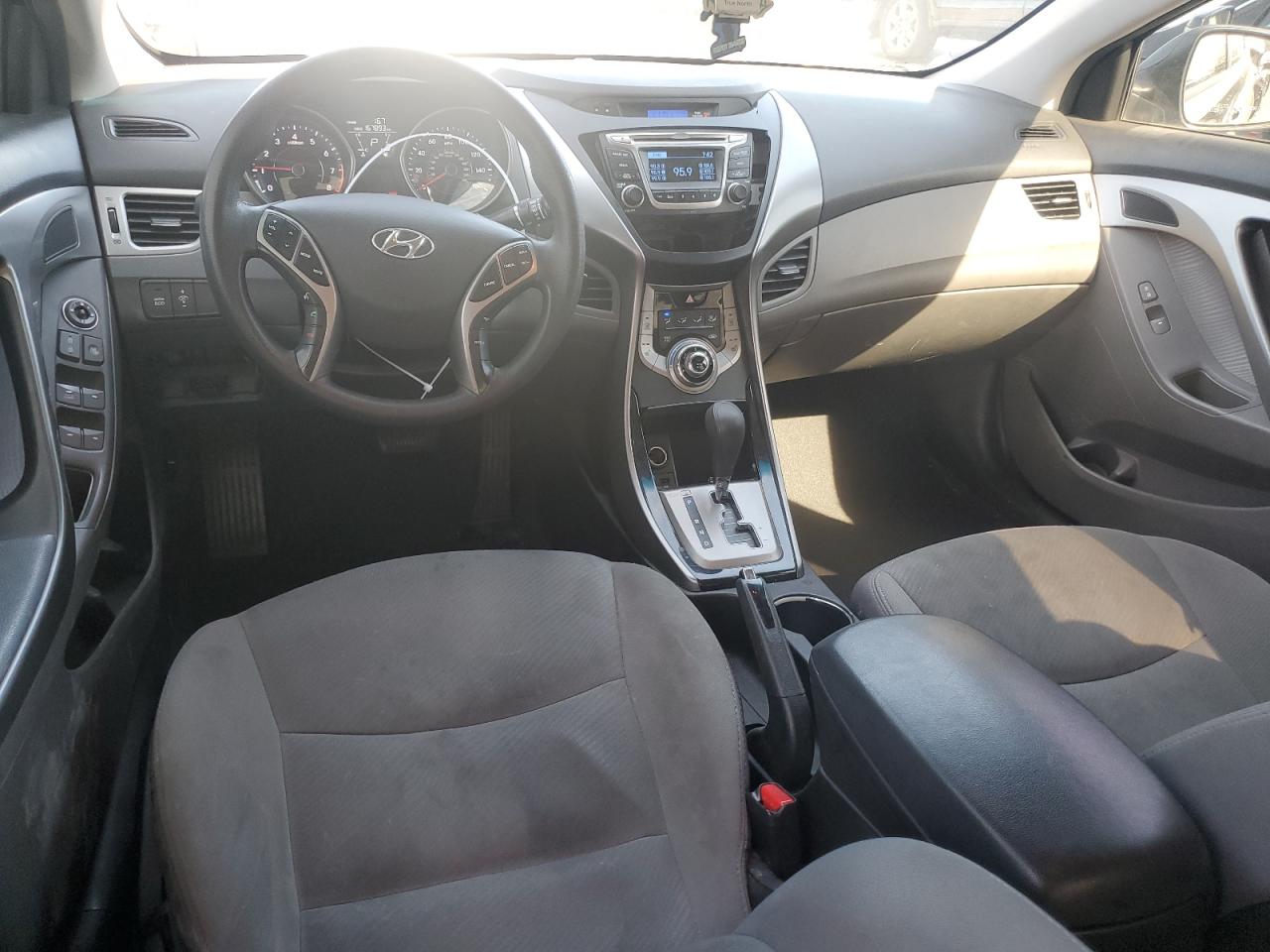2013 Hyundai Elantra - Image 8