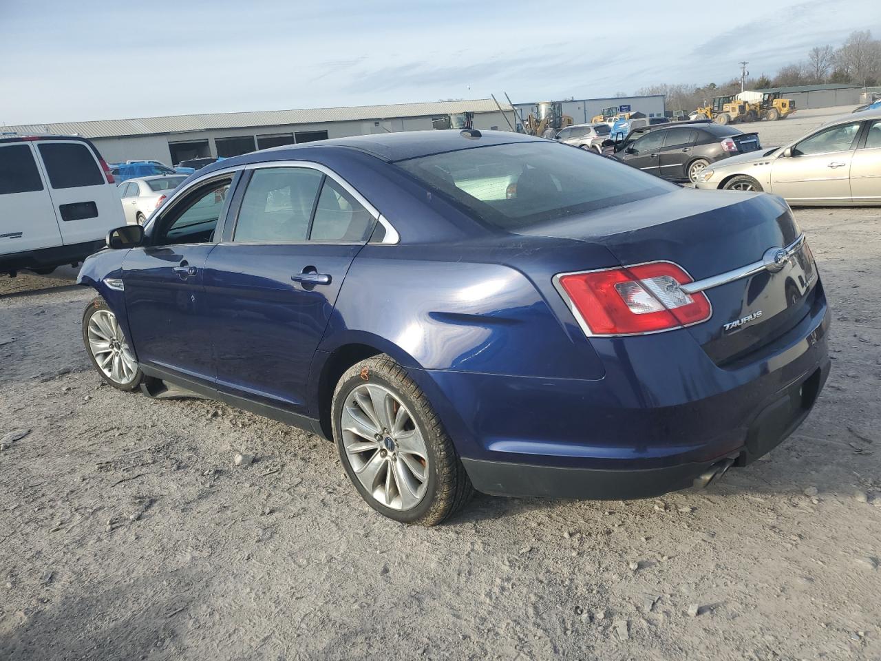 2011 Ford Taurus - Image 2