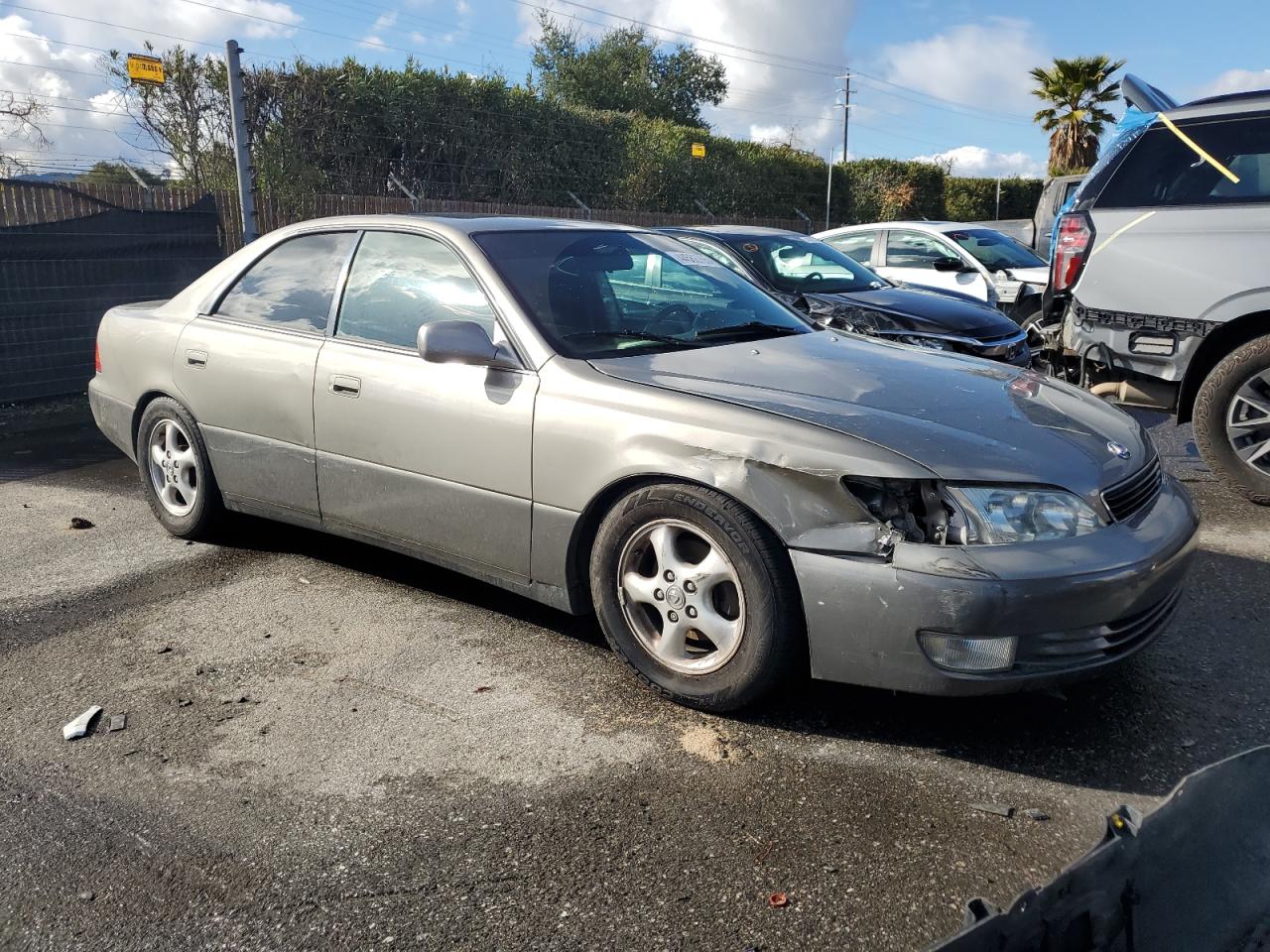 1998 Lexus ES - Image 4
