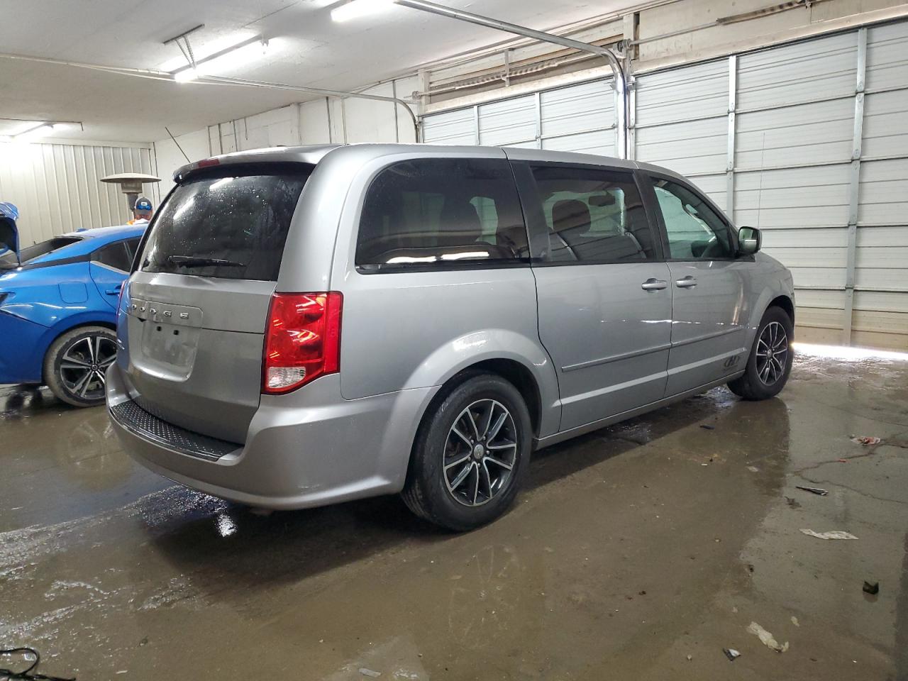 2014 Dodge Caravan - Image 3