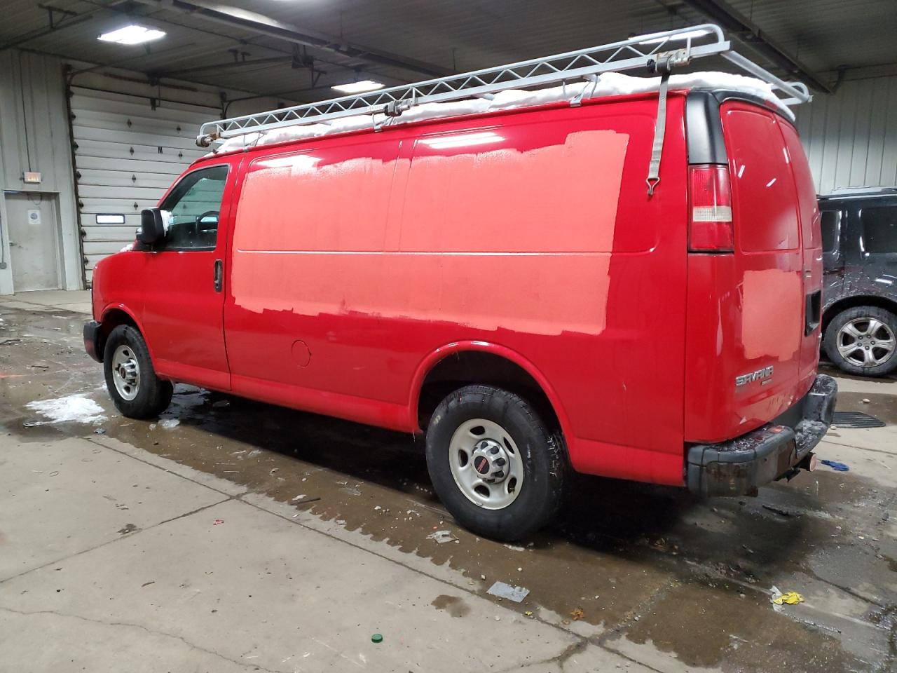 2015 GMC Savana - Image 2