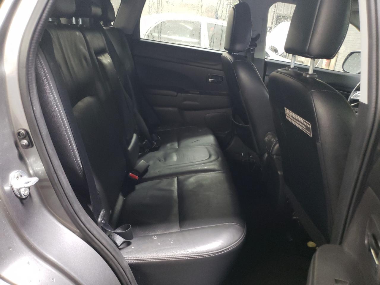 2014 Mitsubishi Outlander - Image 10