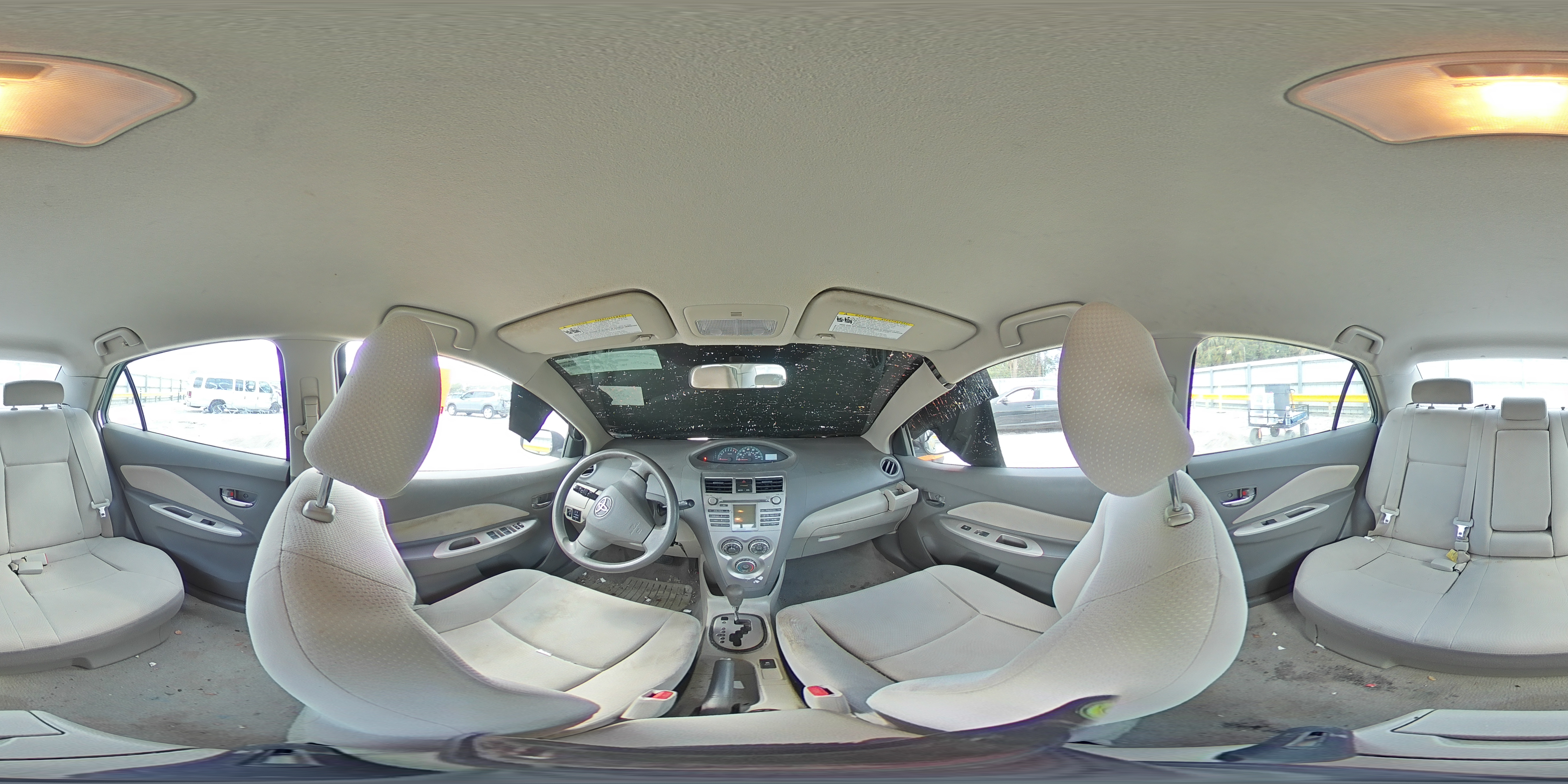 2010 Toyota Yaris - Image 12