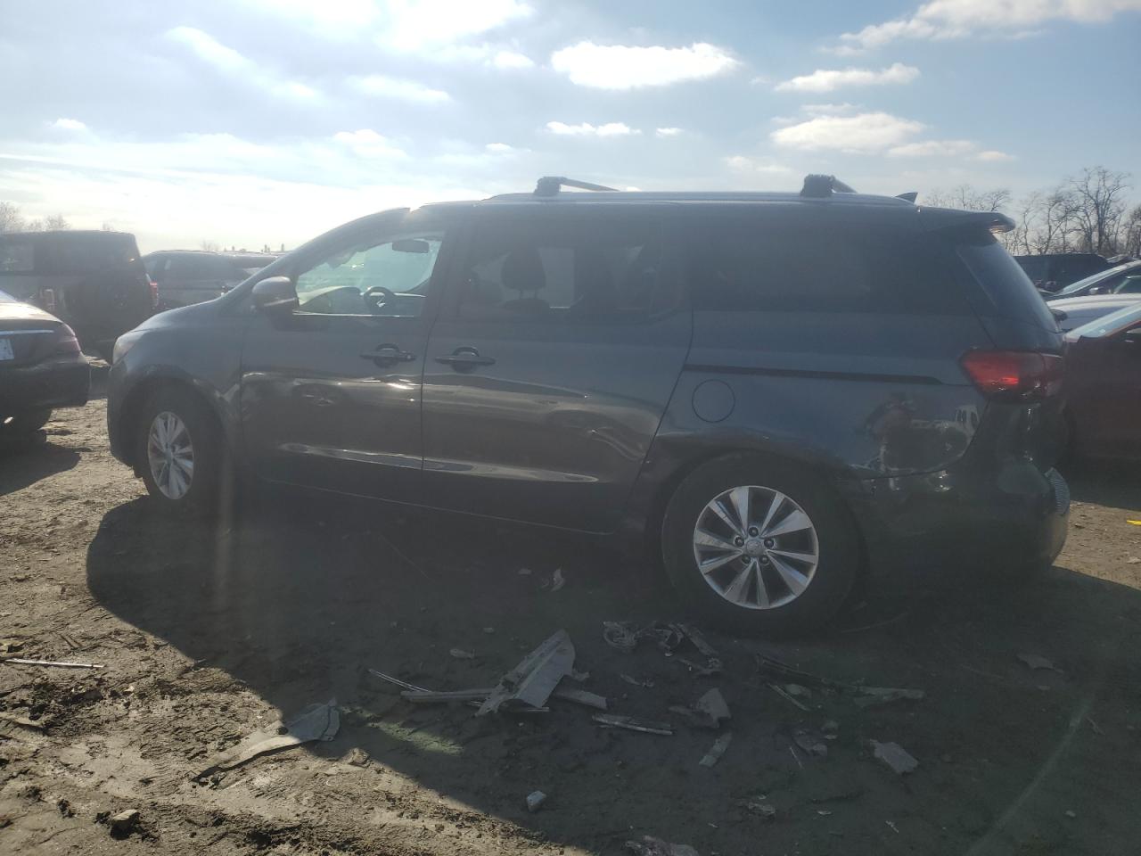 2016 Kia Sedona - Image 2