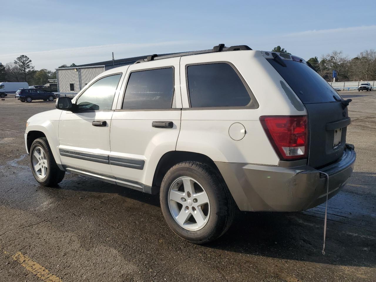 2005 Jeep Grand Cherokee - Image 2