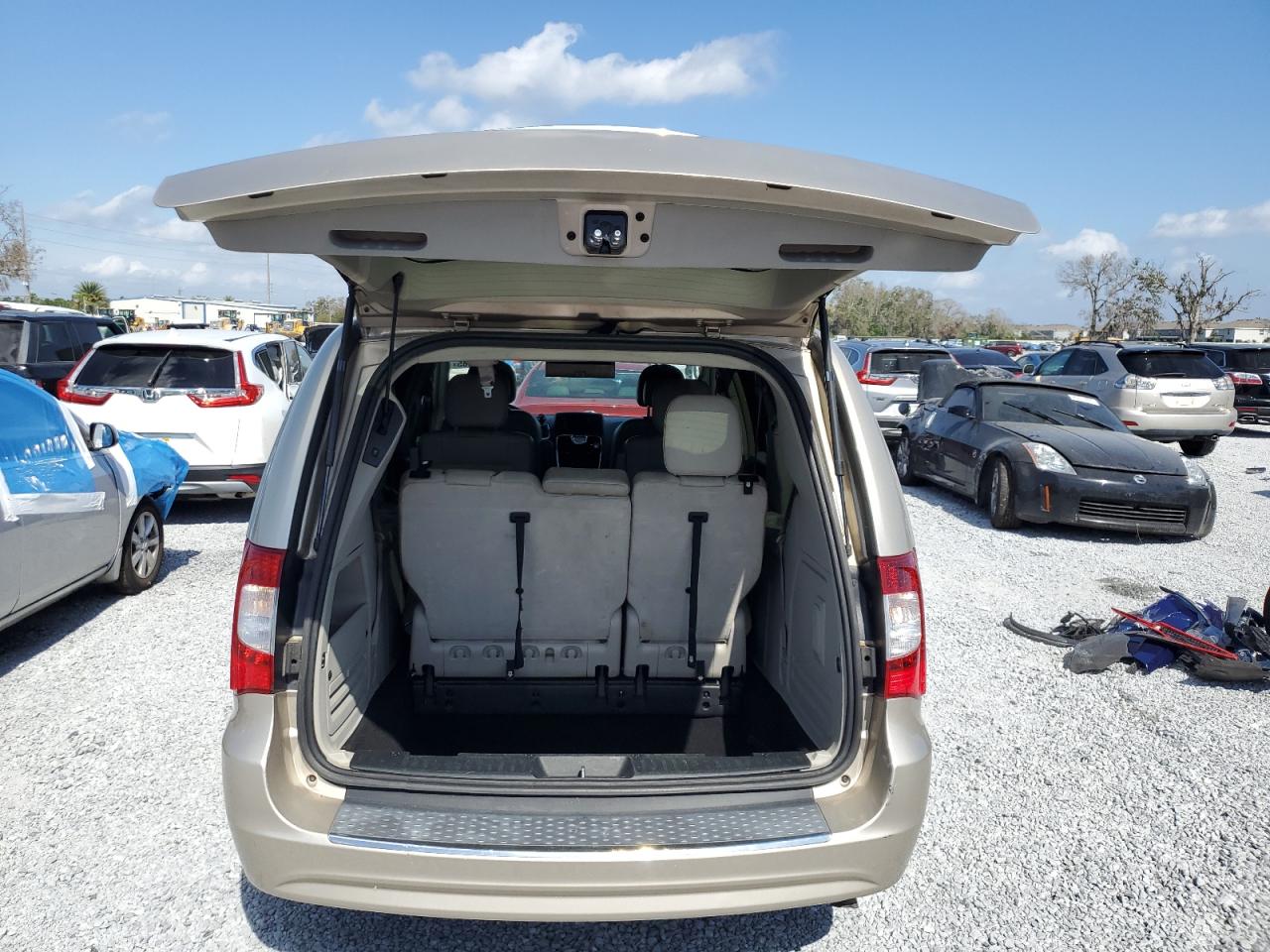2013 Chrysler Town & Country - Image 6