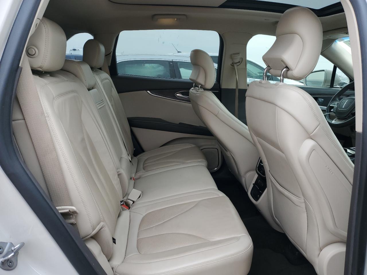 2019 Lincoln Nautilus - Image 11