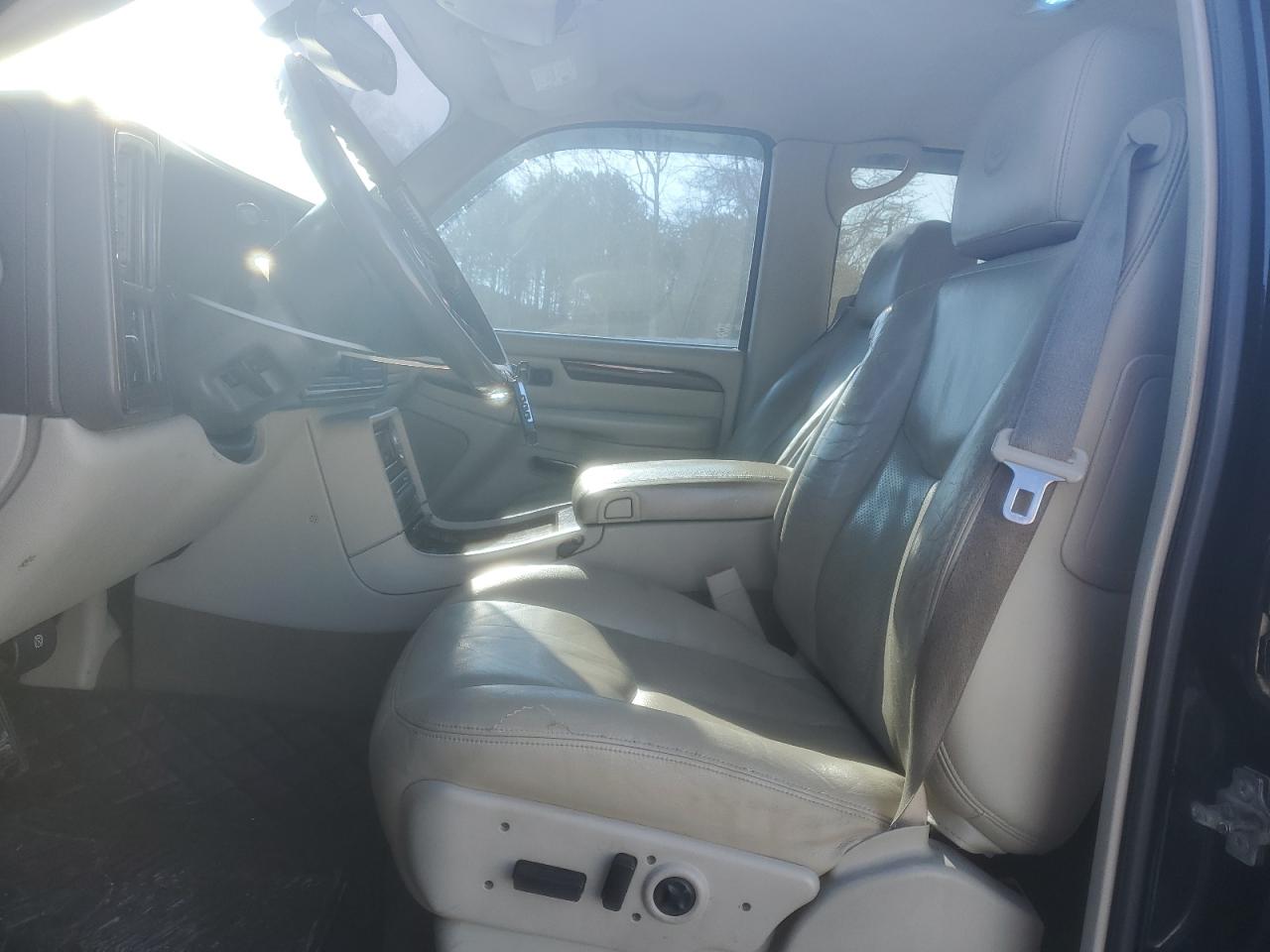 2005 Cadillac Escalade - Image 7