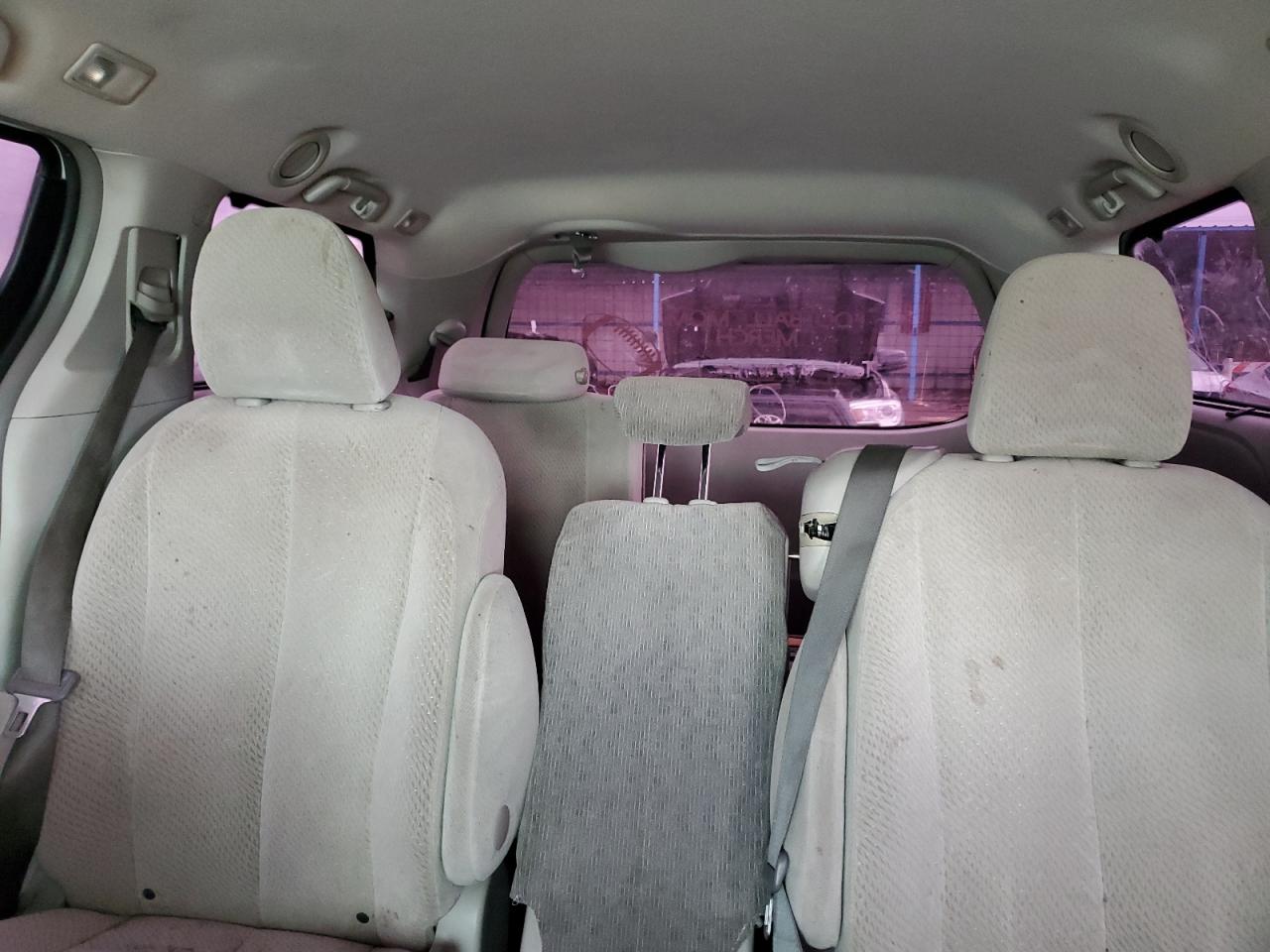 2012 Toyota Sienna - Image 10
