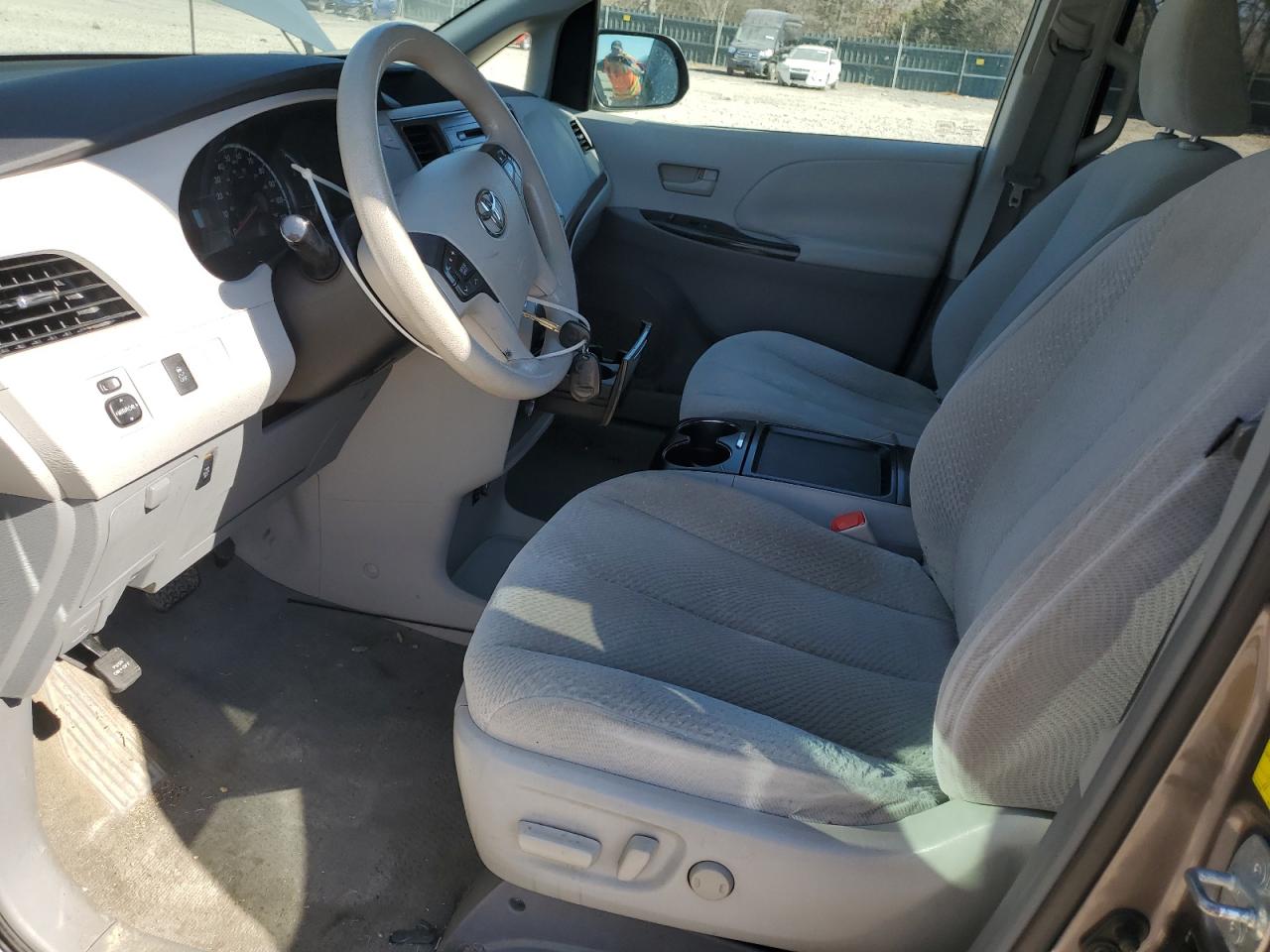 2011 Toyota Sienna - Image 7