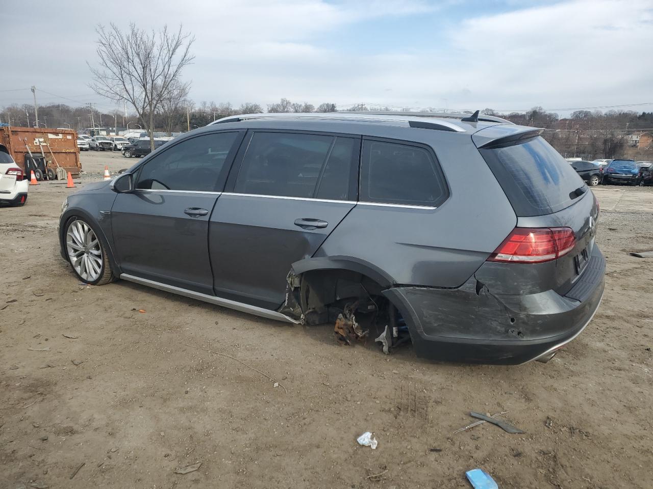 2019 Volkswagen Golf - Image 2