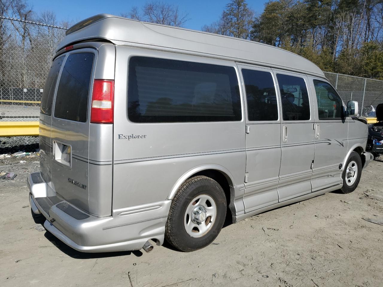 2006 Chevrolet Express - Image 3