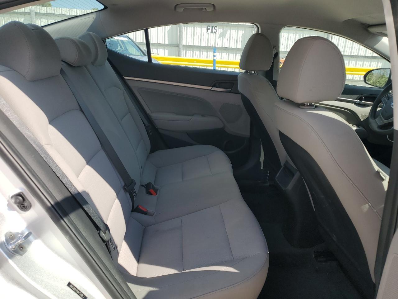 2018 Hyundai Elantra - Image 11