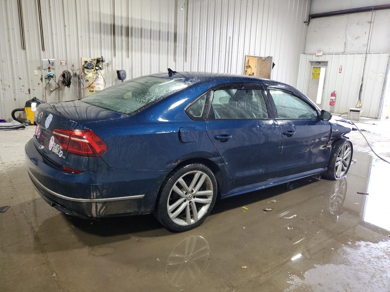 2018 Volkswagen Passat - Image 3