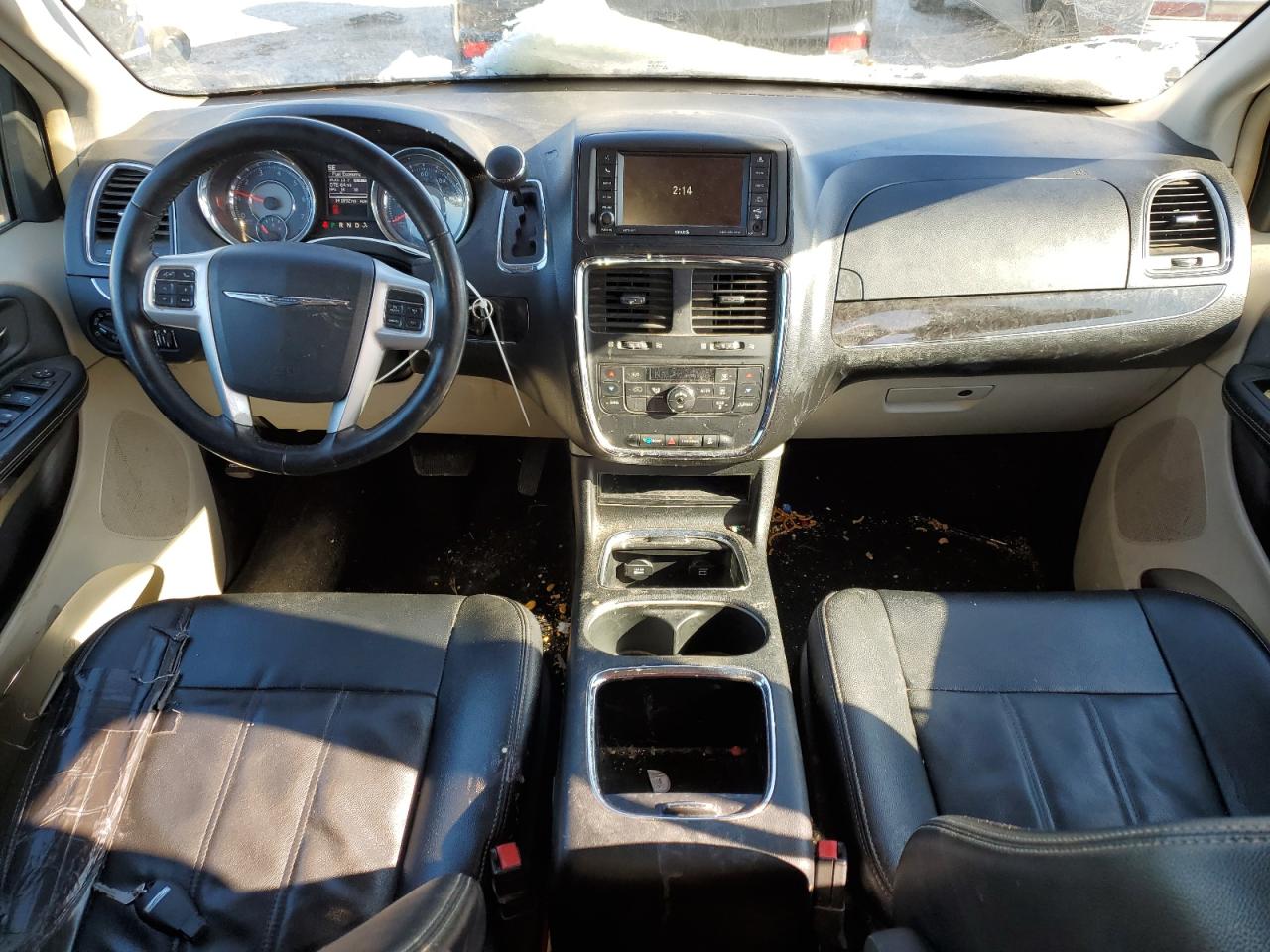 2015 Chrysler Town & Country - Image 8