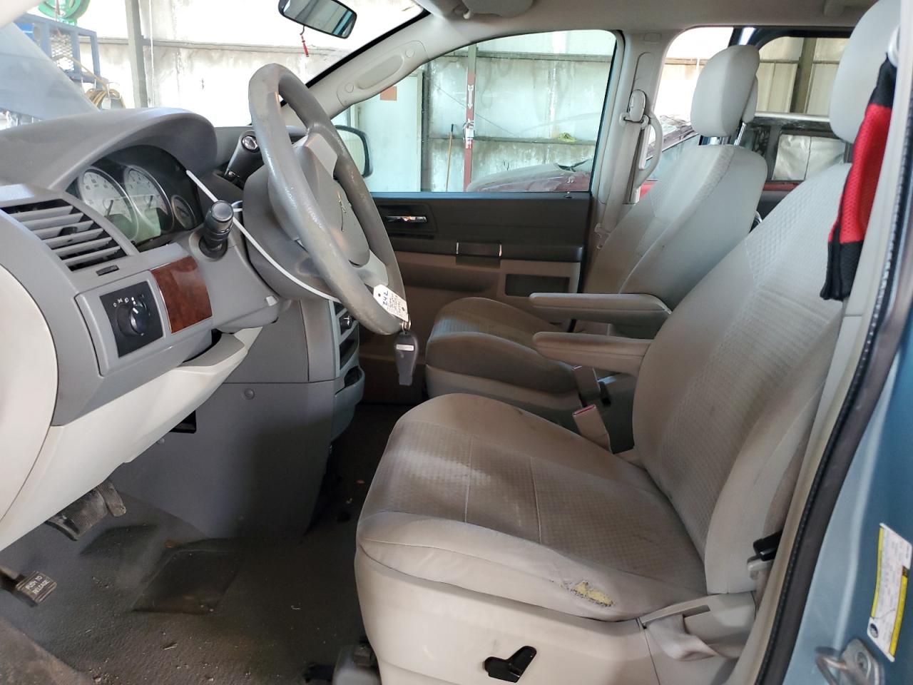 2010 Chrysler Town & Country - Image 7