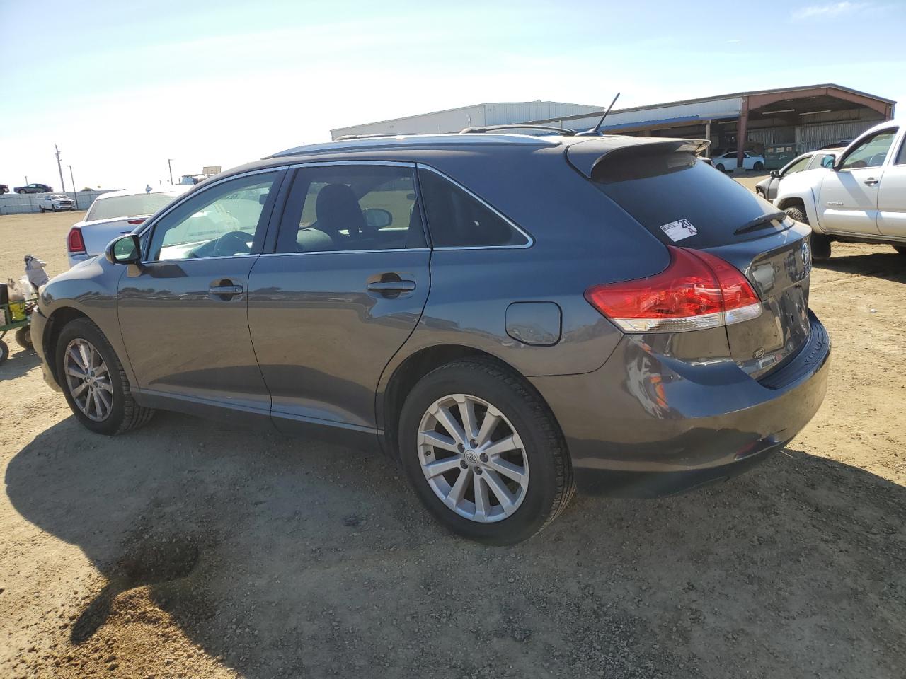 2011 Toyota Venza - Image 2