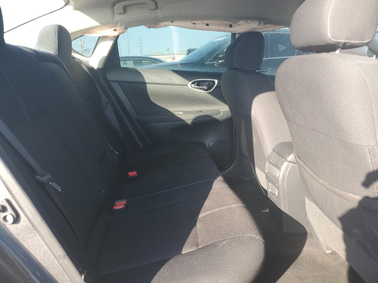 2015 Nissan Sentra - Image 10