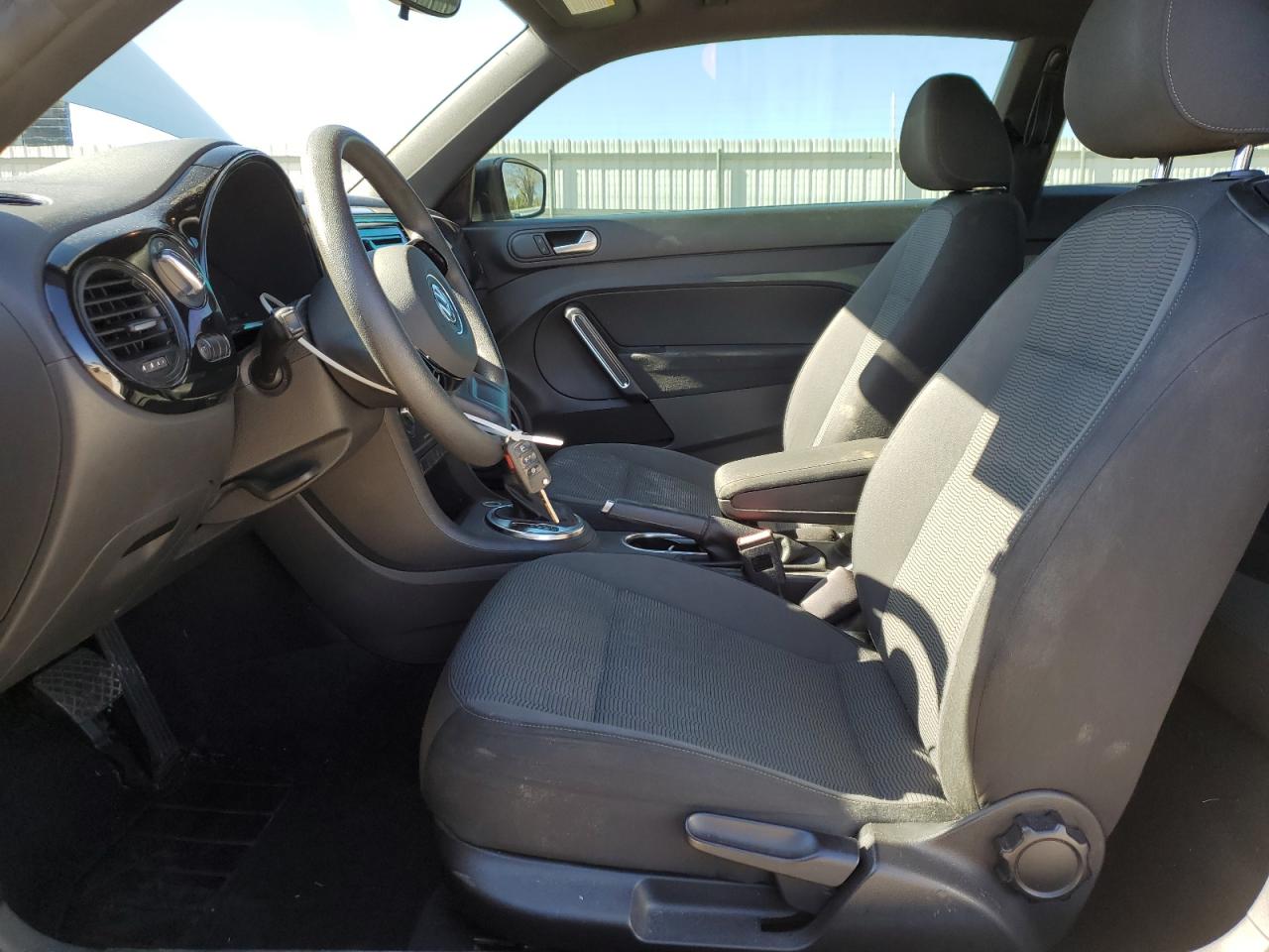 2014 Volkswagen Beetle - Image 7