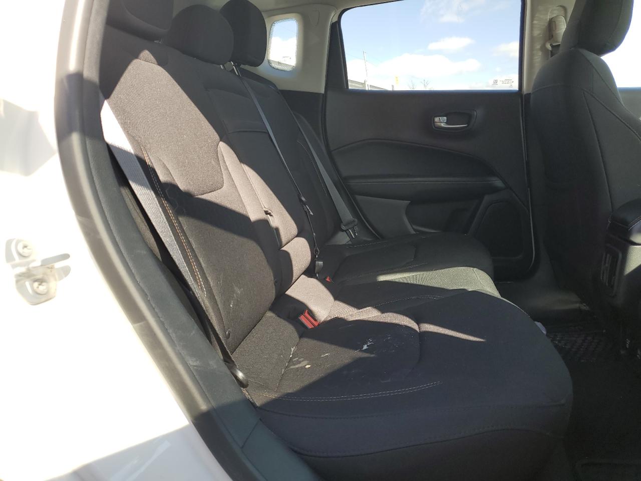 2018 Jeep Compass - Image 11