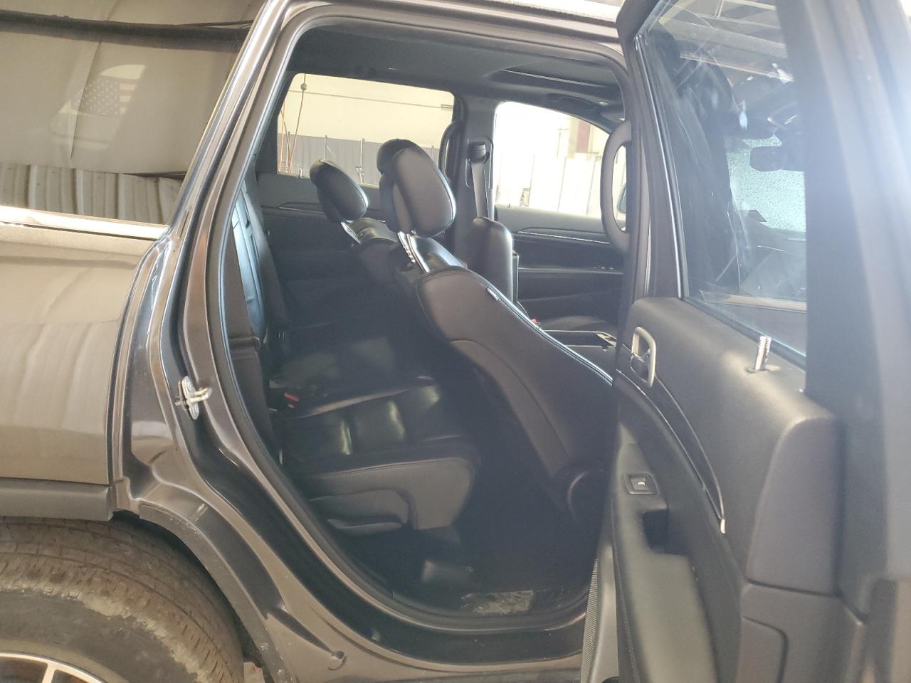 2019 Jeep Grand Cherokee - Image 11