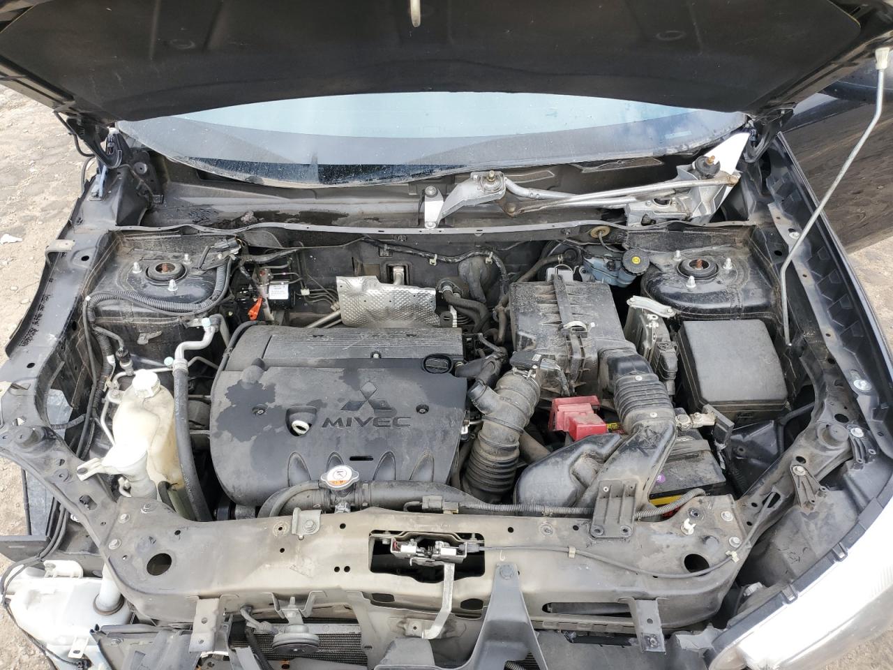 2013 Mitsubishi Outlander - Image 12
