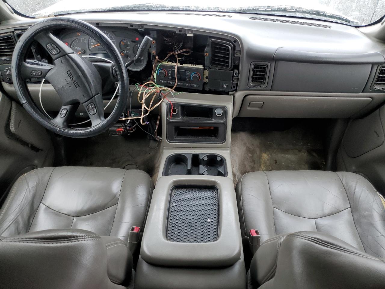 2004 GMC Yukon - Image 8