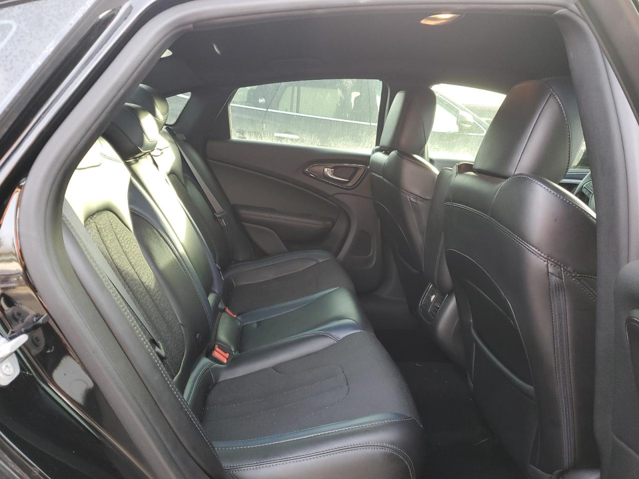 2015 Chrysler 200 - Image 10