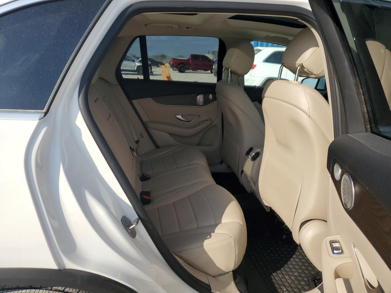 2018 Mercedes-Benz GLC - Image 11