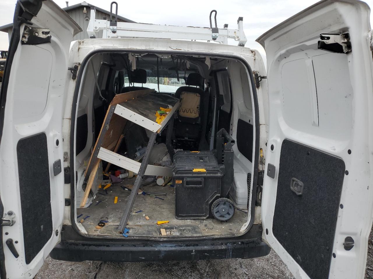 2017 Chevrolet Express - Image 10