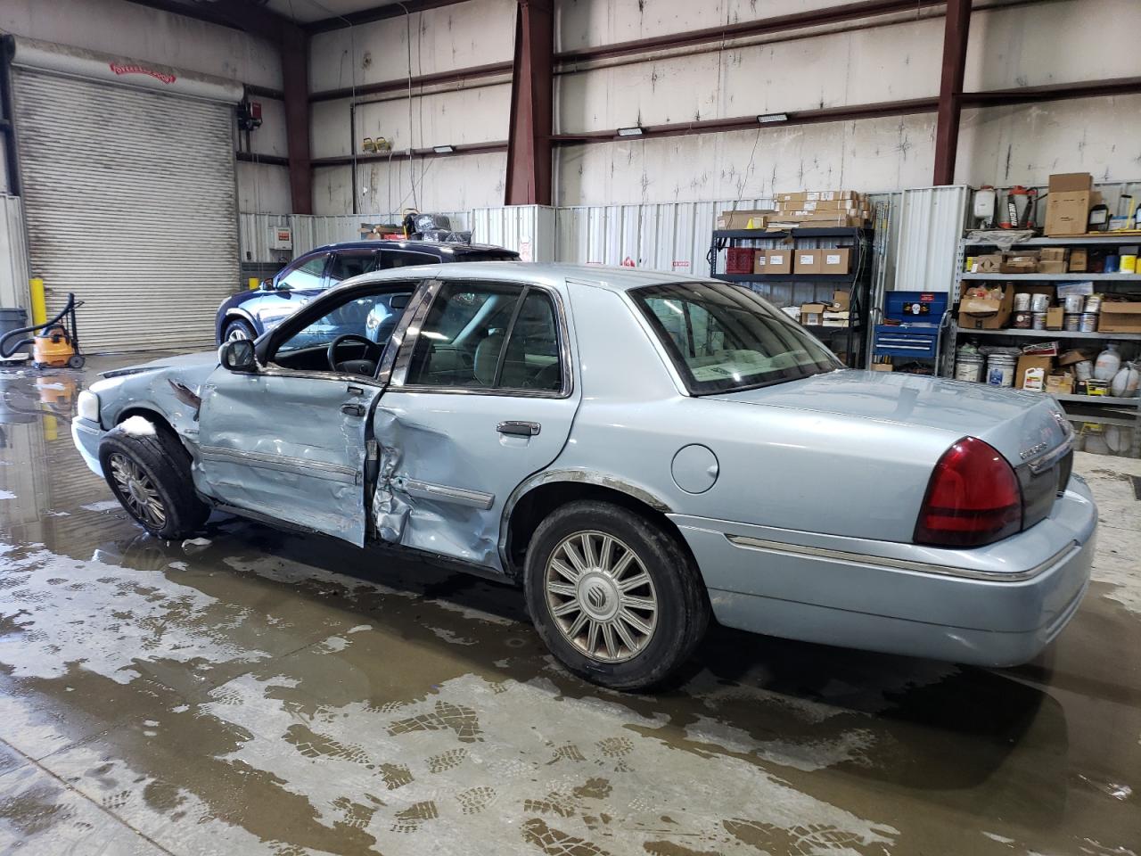2010 Mercury Grand Marquis - Image 2
