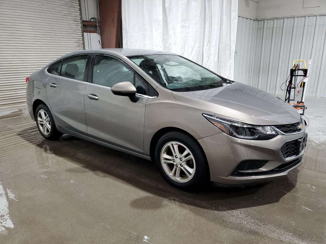 2018 Chevrolet Cruze - Image 4