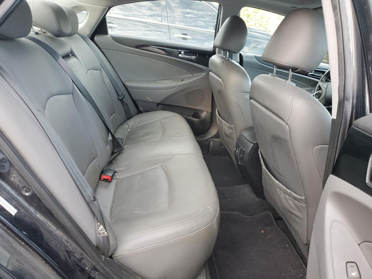 2011 Hyundai Sonata - Image 10