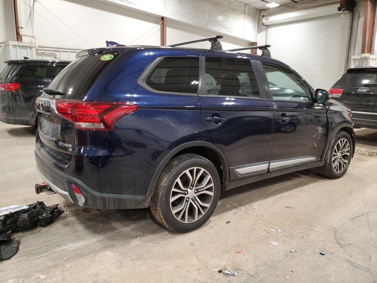 2017 Mitsubishi Outlander - Image 3