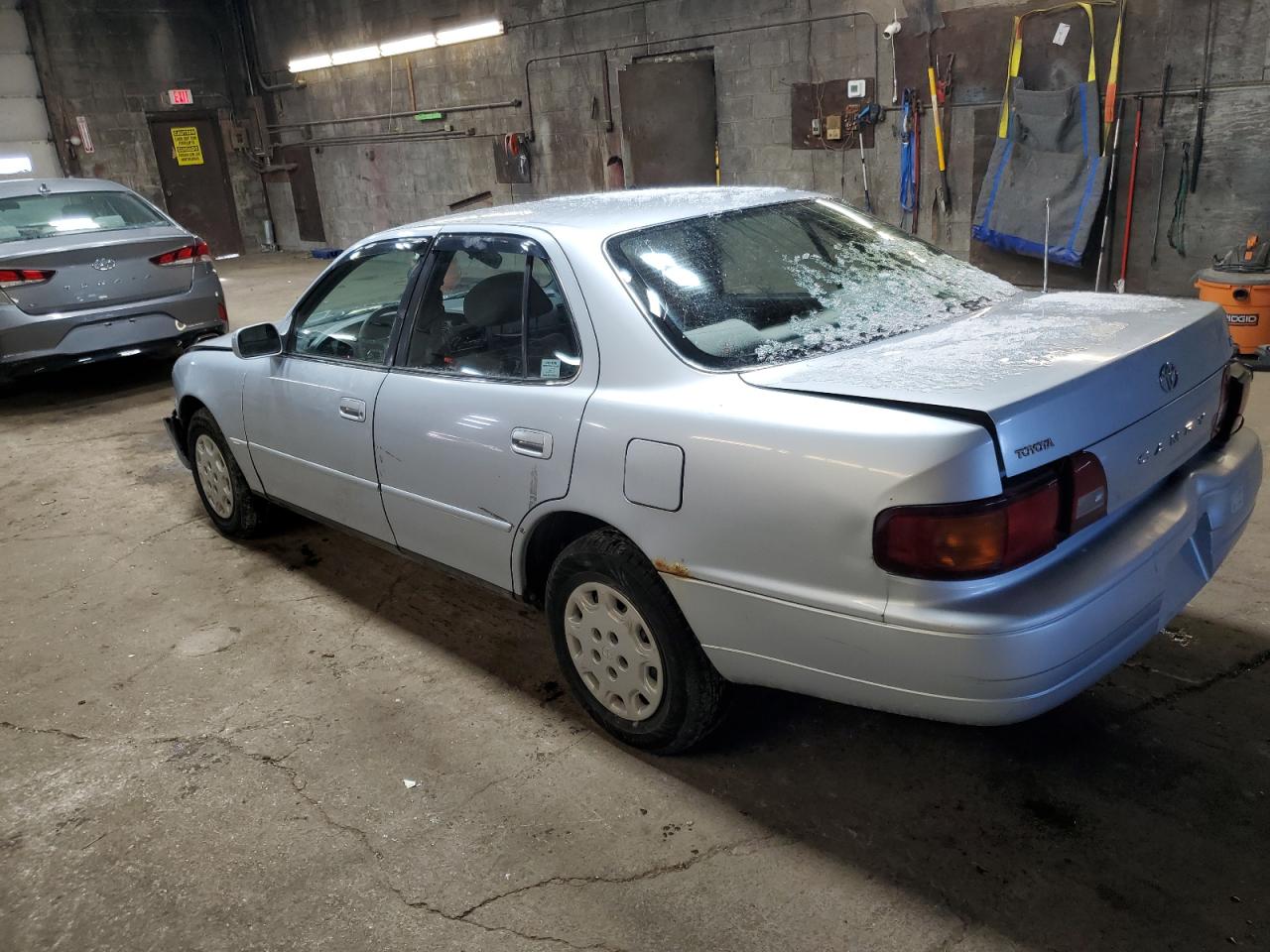 1995 Toyota Camry - Image 2