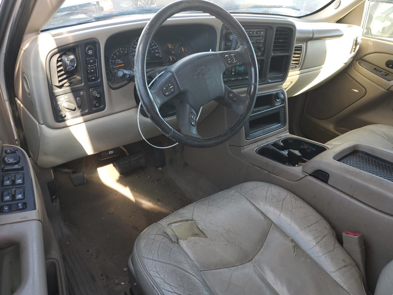 2004 Chevrolet Suburban - Image 8