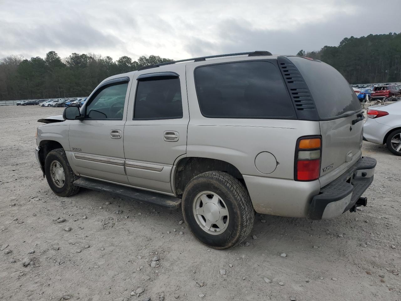 2005 GMC Yukon - Image 2