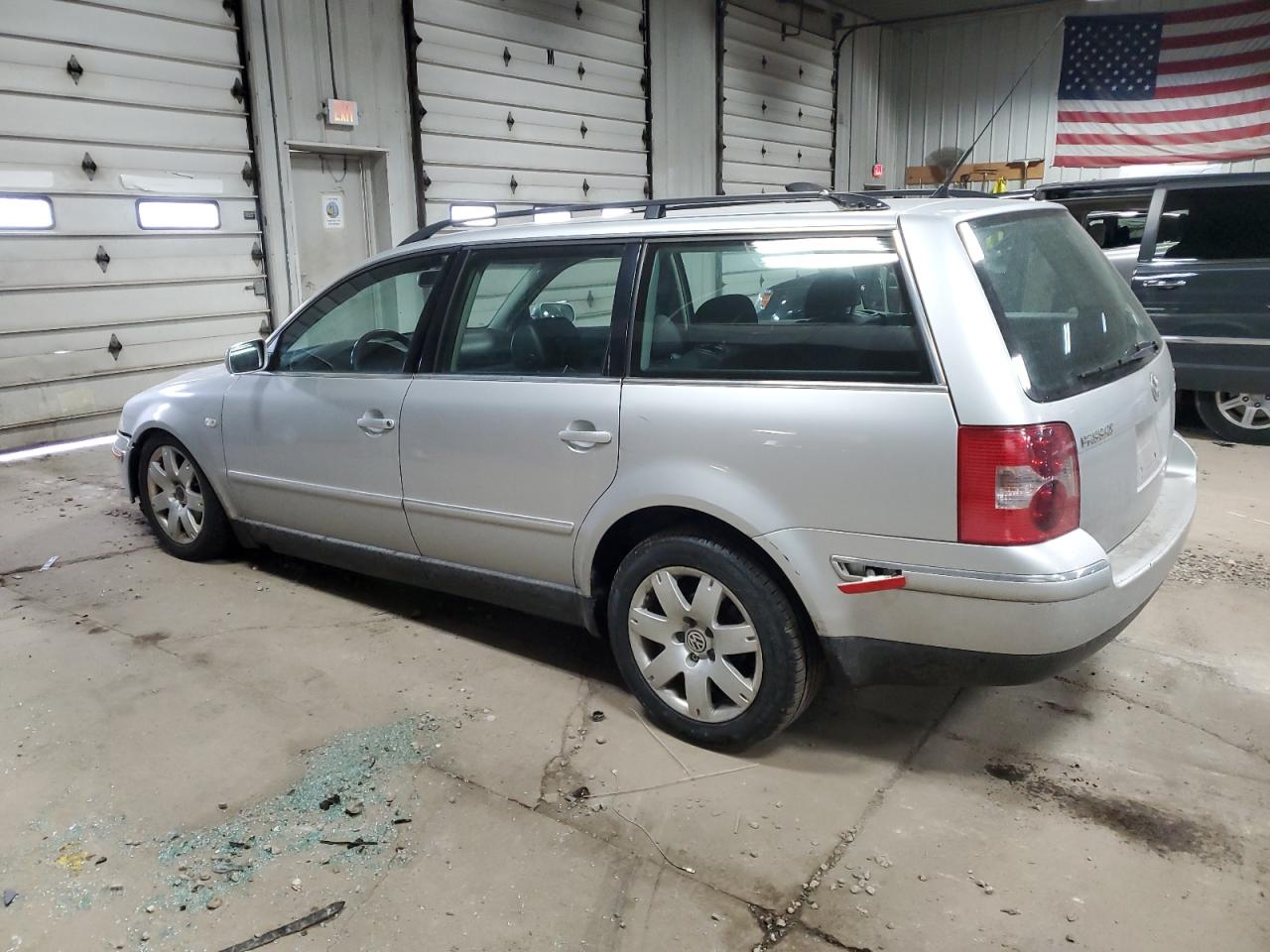 2003 Volkswagen Passat - Image 2