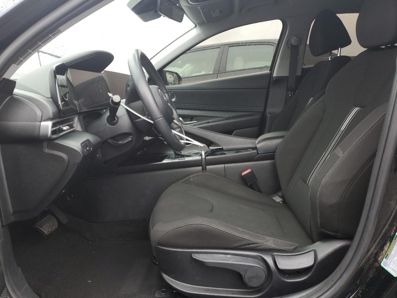 2023 Hyundai Elantra - Image 7