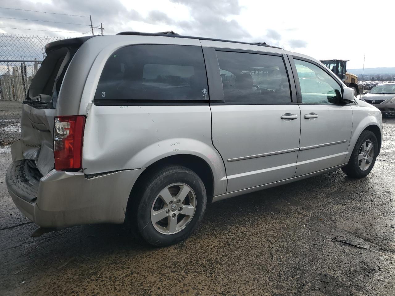 2010 Dodge Caravan - Image 3