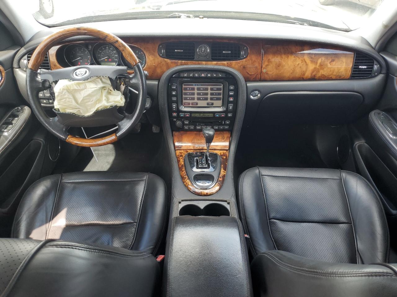2008 Jaguar XJR - Image 8