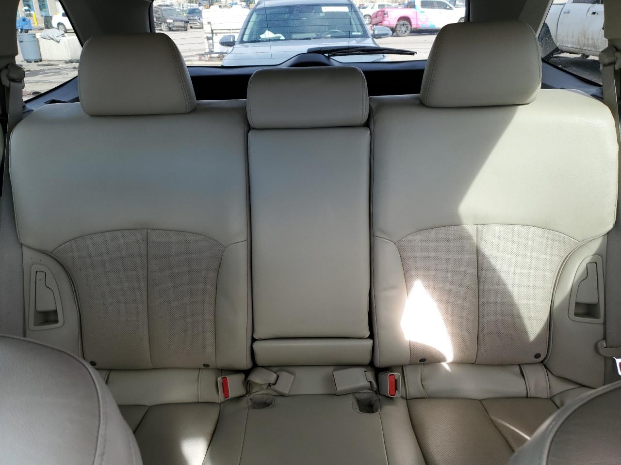 2013 Subaru Outback - Image 10