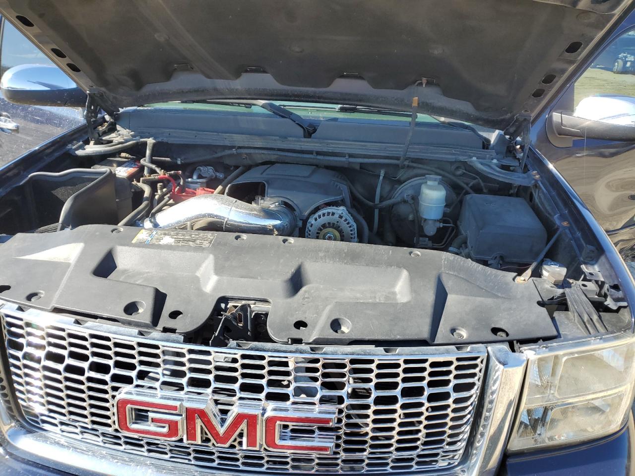 2010 GMC Sierra - Image 12