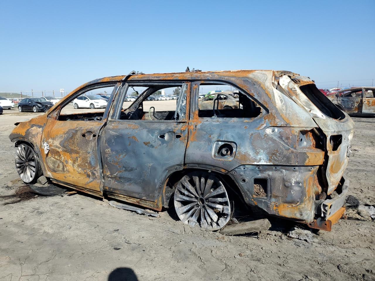 2015 Toyota Highlander - Image 2