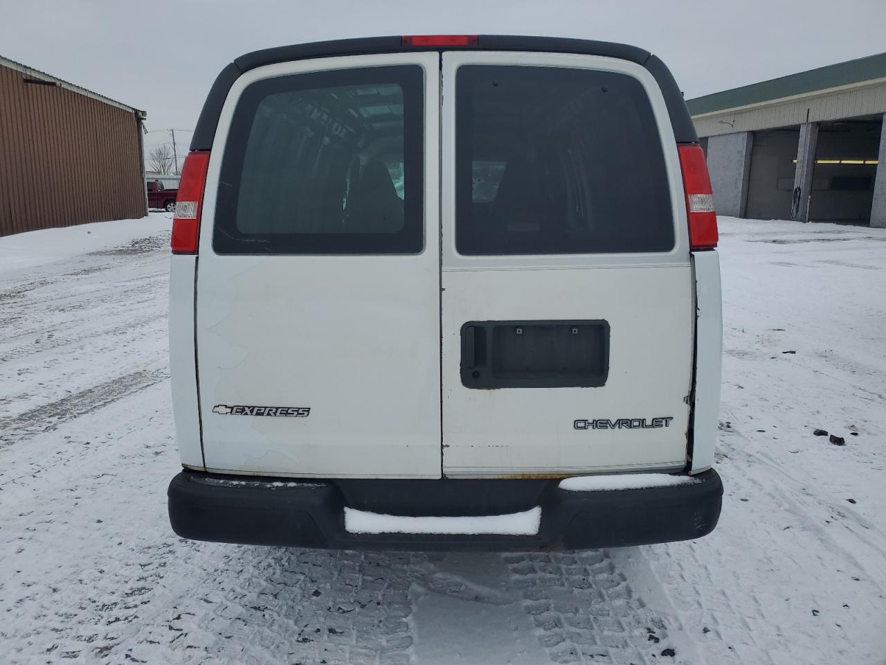 2017 Chevrolet Express - Image 6