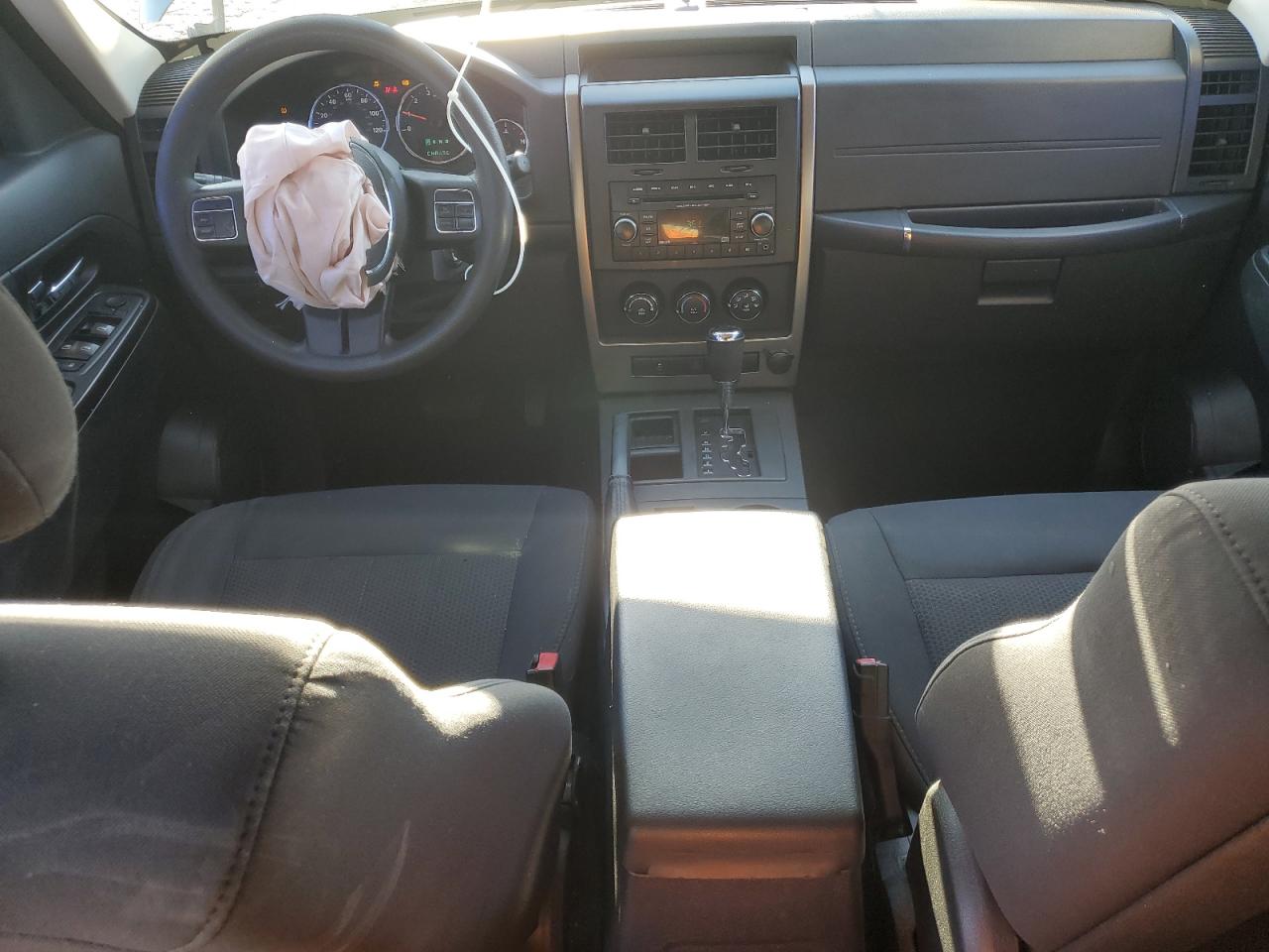 2012 Jeep Liberty (North America) - Image 8