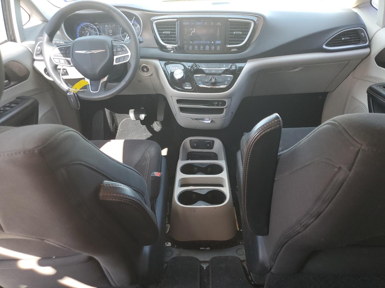 2017 Chrysler Pacifica - Image 8