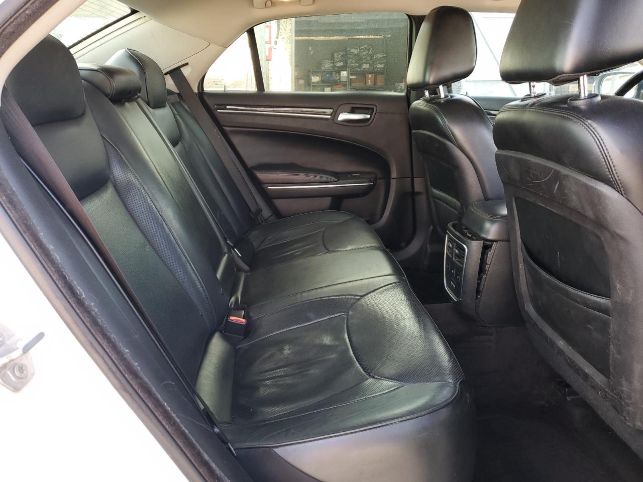 2016 Chrysler 300 - Image 10