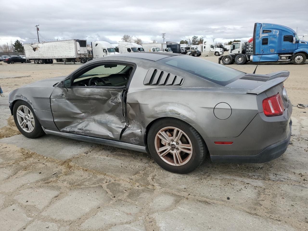 2010 Ford Mustang - Image 2